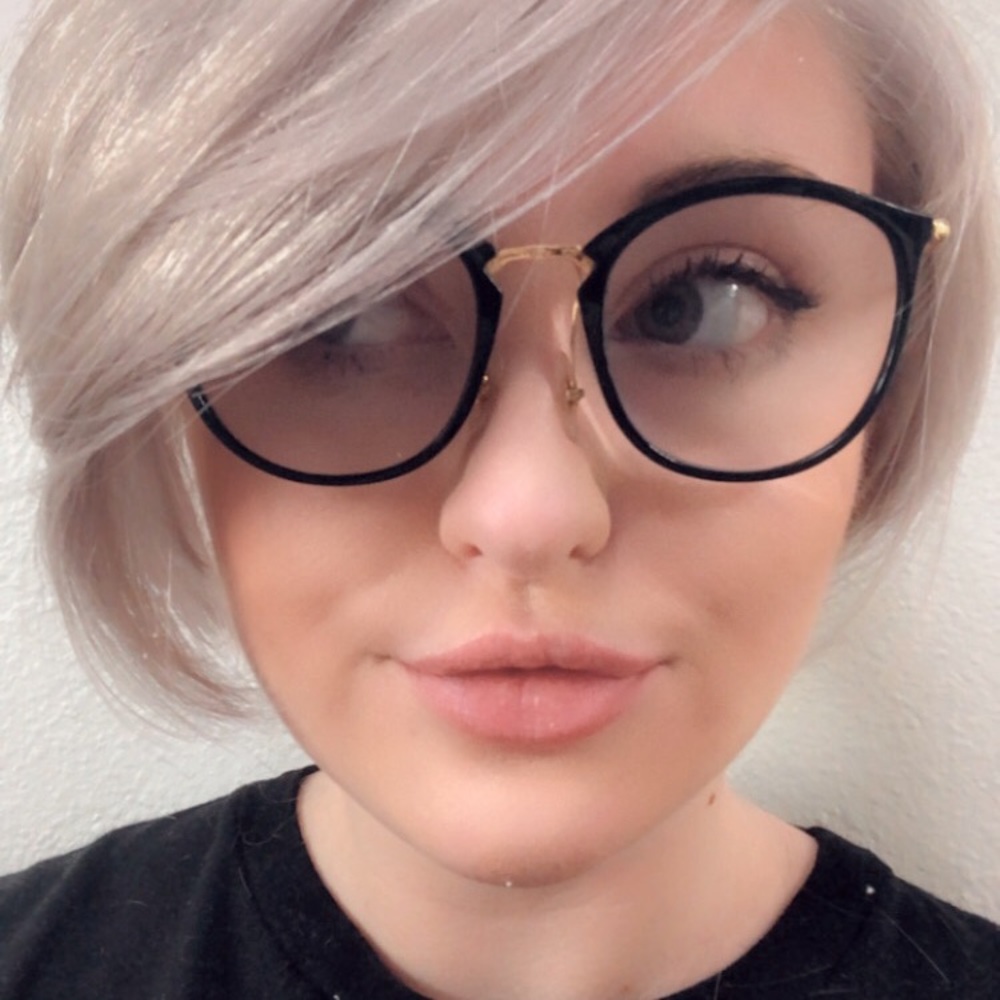 Meet your Posher, Chloe